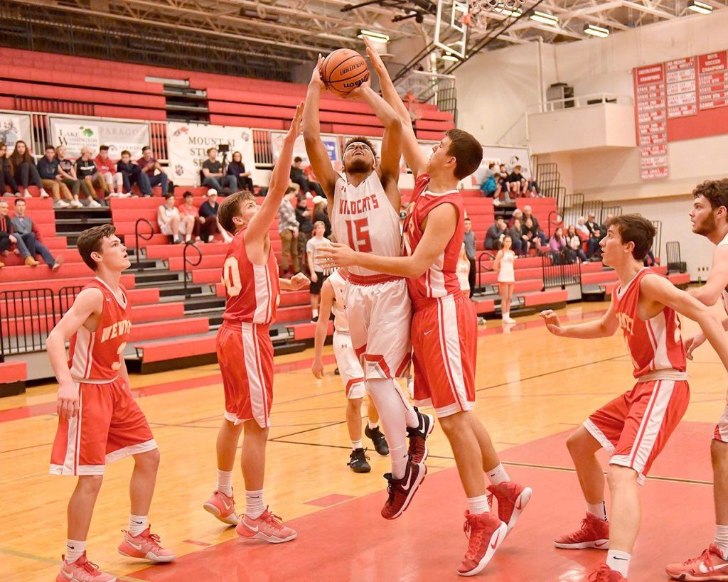 Mount Si boys pick up another win to stay alive in basketball’s post season