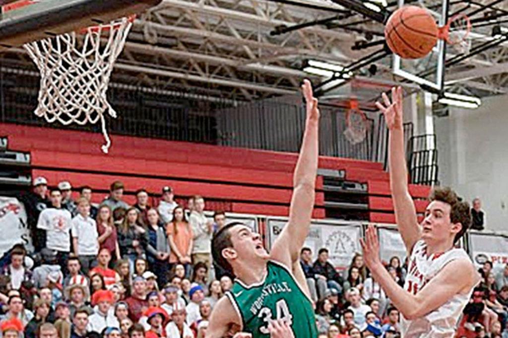 Mount Si boys celebrate Senior Night with third consecutive win