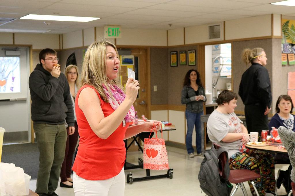 Tonya Guinn of the Trail Youth project reaches for name from the bag of raffle entrants. (Evan Pappas/Staff Photo)