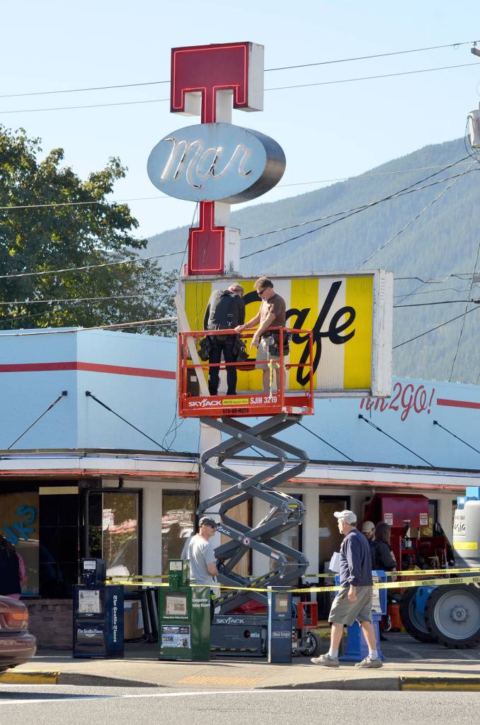 Film crews work to change the Twede&rsquo;s sign for the filming of the new Twin Peaks series in 2015.                                (Photo courtesy of Mary Miller)