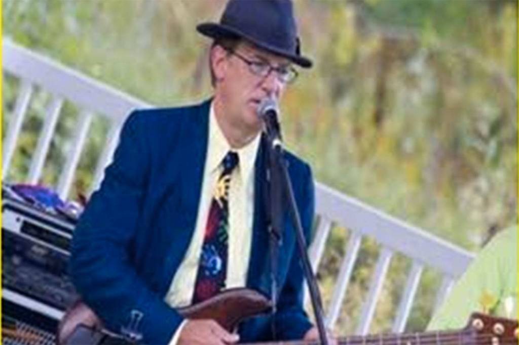 Miles from Chicago to play live at Fall City Day