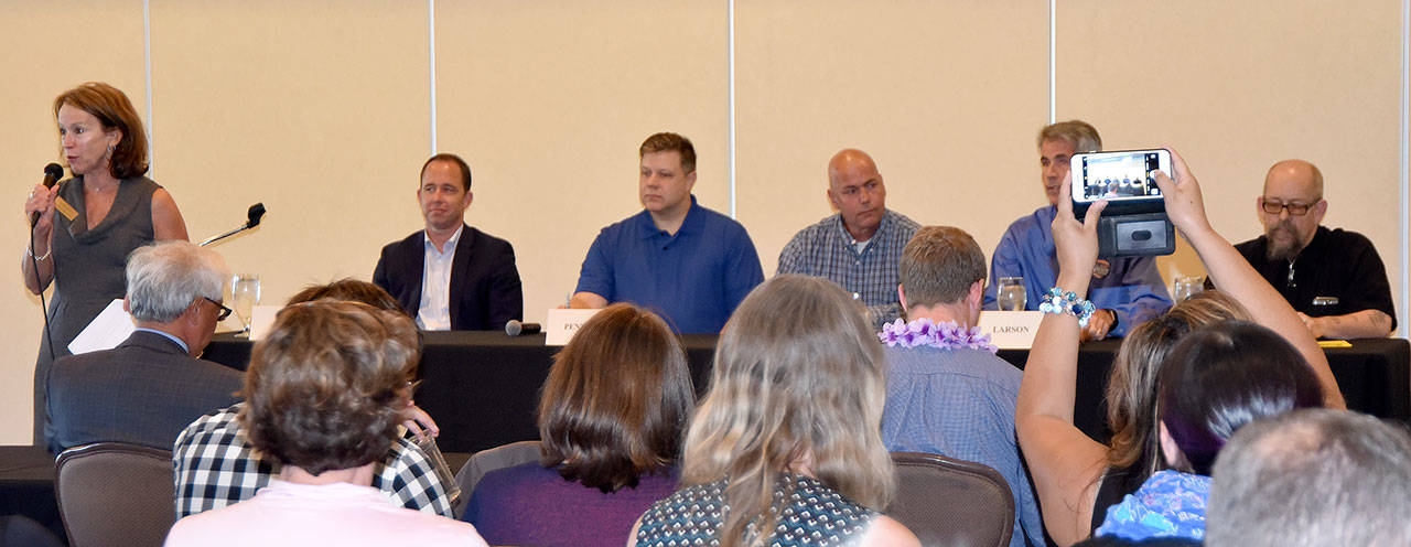 Carolyn Simpson, President of the Snoqualmie Valley Chamber of Commece Board, introduces the mayoral candidates.                                Carol Ladwig/Staff Photo