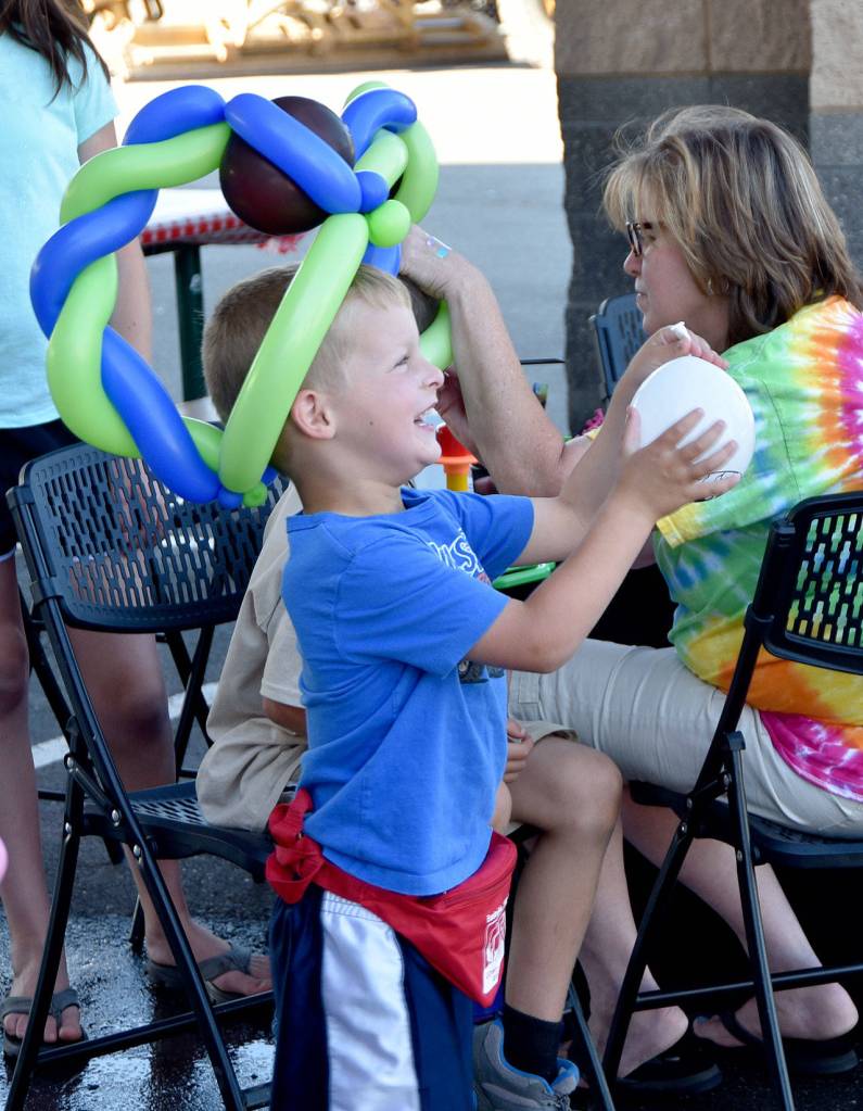 Hundreds show up for safety, community, at Snoqualmie’s Tanner Jeans Bike Rodeo and 
National Night Out