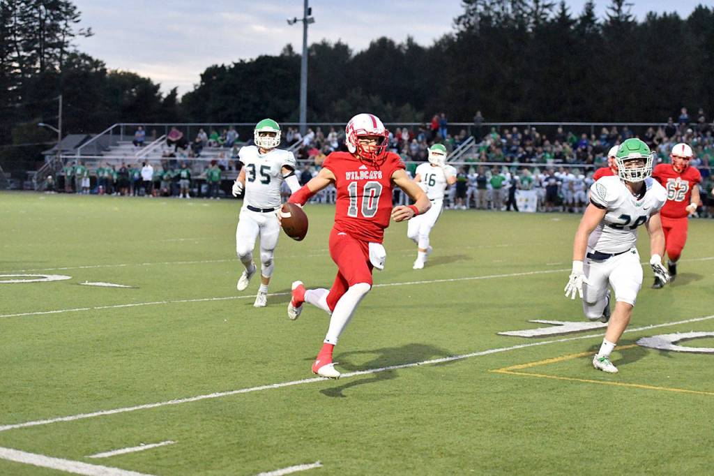 Quarterback Cale Millen pushes up the ball before Mount Si&rsquo;s first and only touchdown of the night. (Photo courtesy of Calder Productions)
