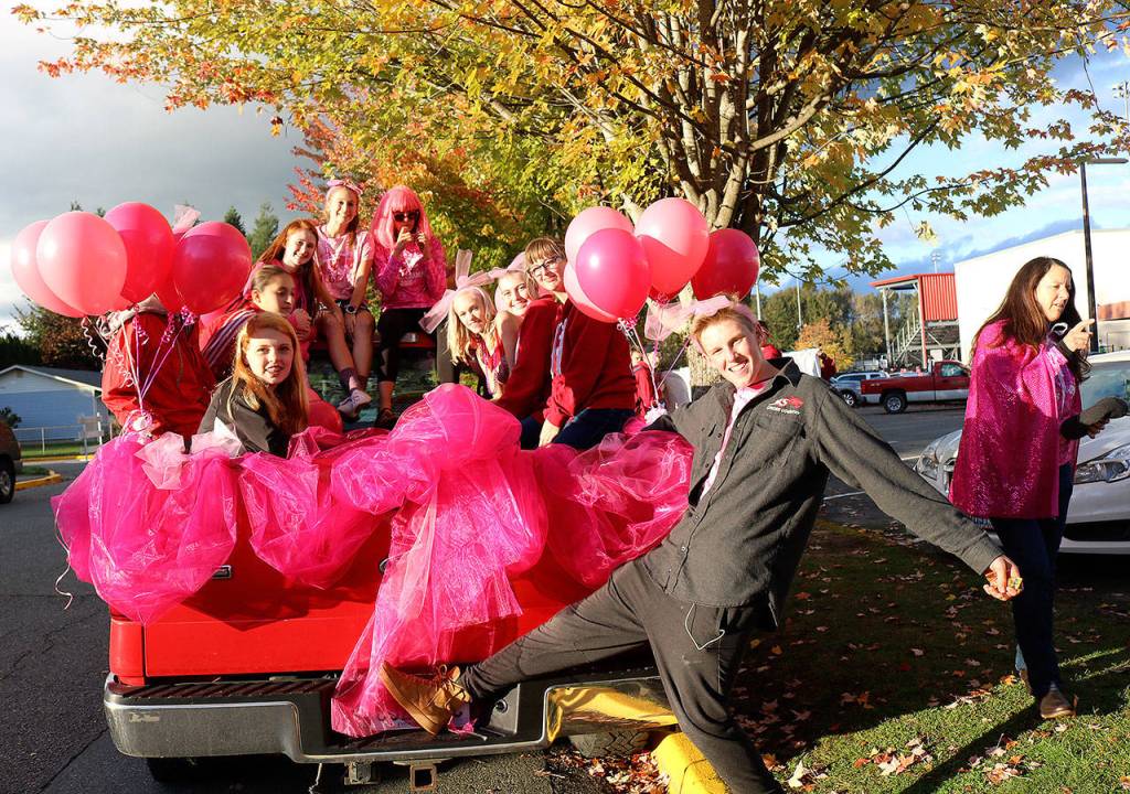 Members of the Mount Si High School cross country team pose for a photo before the start of the Homecoming parade Friday afternoon. (Carol Ladwig/Staff Photo)