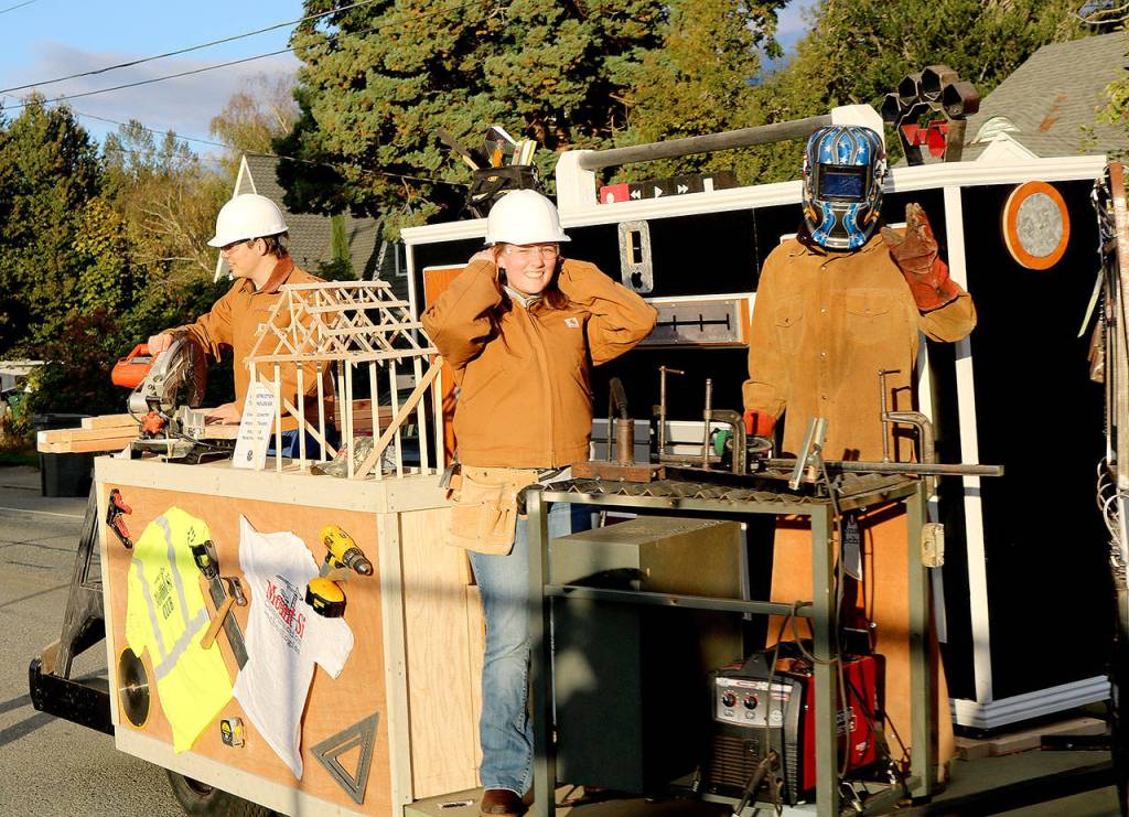 Students work on construction skills on their parade float. (Carol Ladwig/Staff Photo)                                Students work on construction skills on their parade float. (Carol Ladwig/Staff Photo)