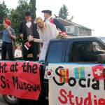 Mount Si social studies teachers pose as famous figures in history on their float. (Carol Ladwig/Staff Photo)