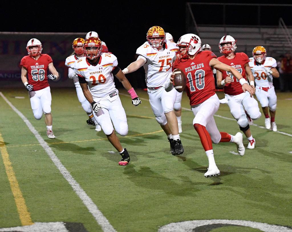 Cale Millen makes a big run during Mount Si&rsquo;s last regular season game against Newport on Oct. 27. (Photo courtesy of Calder Productions)