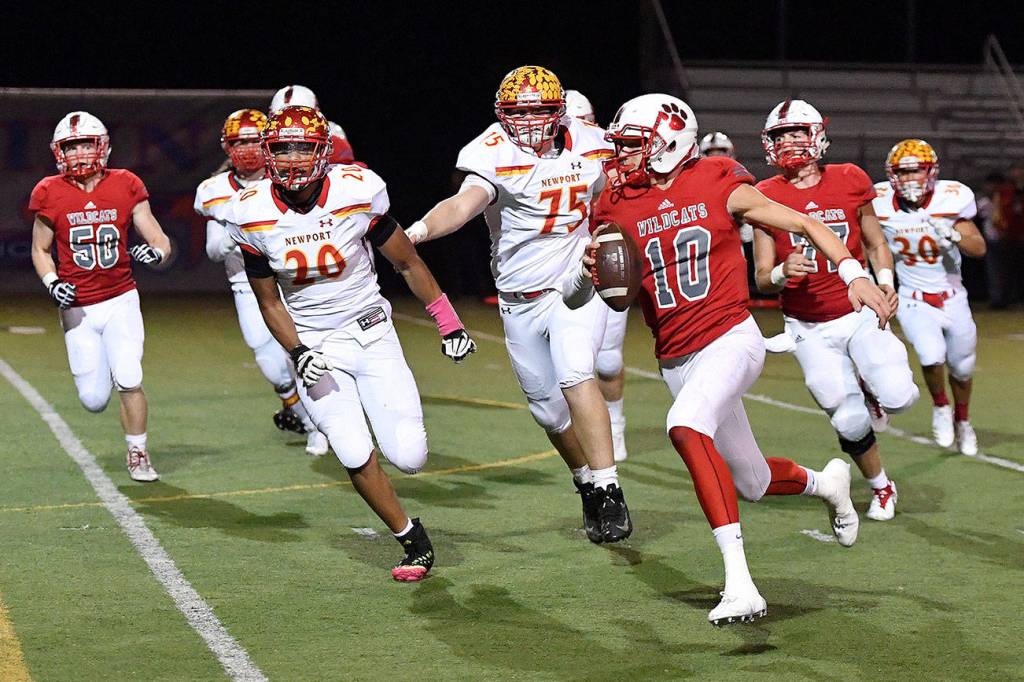 Mount Si’s football team heads to playoffs; wins last home game over Newport Friday