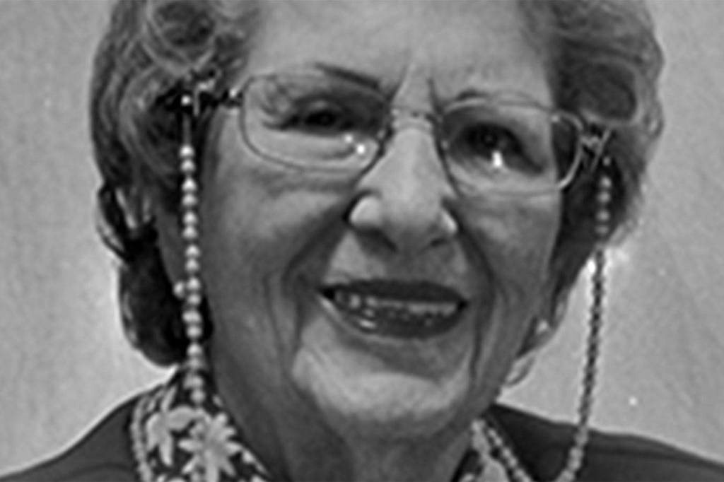 LYNN COLLEEN (BARKER) MACINTOSH