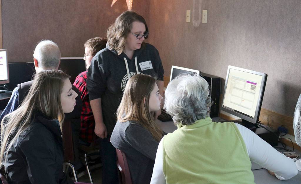 Morgan Chapman, Alexis Meyers, and Connie Zimmerman ask Lake for help with one of the Past Perfect features. (Evan Pappas/Staff Photo)