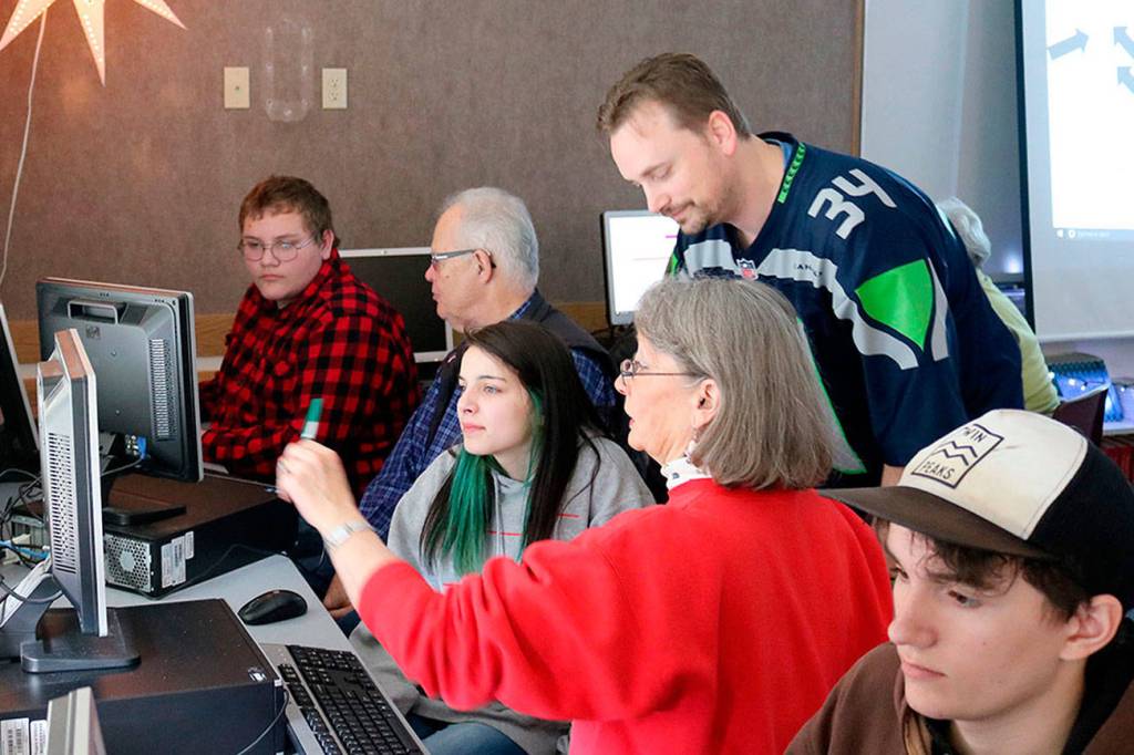 Two Rivers students learn about history preservation with Snoqualmie Valley Historical Society