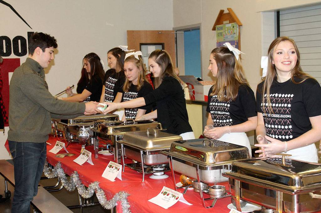 Mount Si’s Empty Bowls fundraising dinner raises $1,000 for local food banks