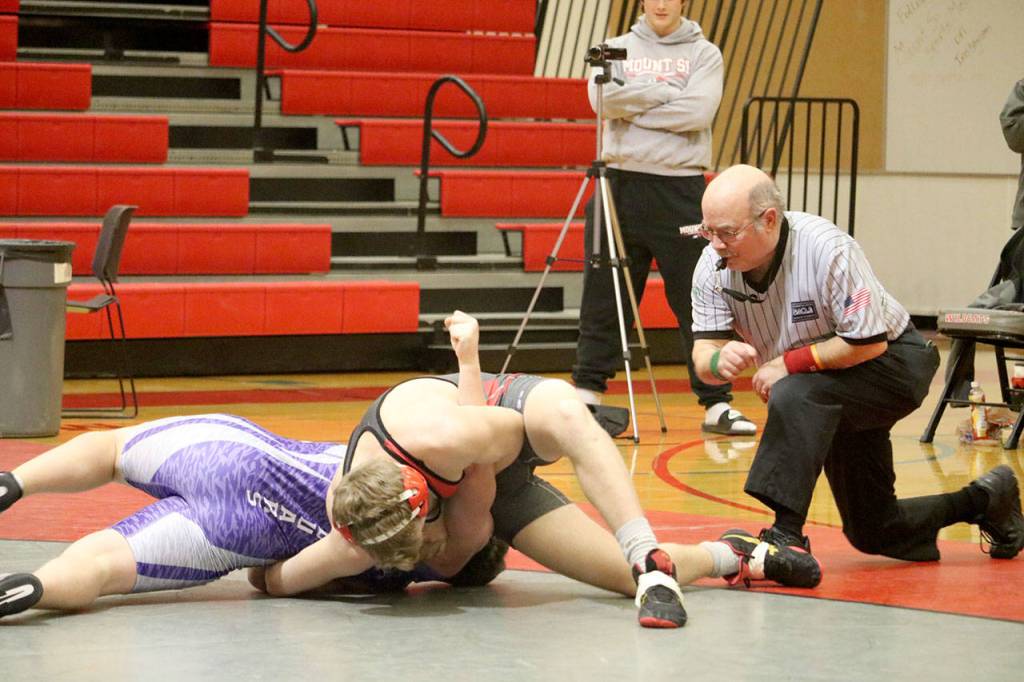 Mount Si wrestlers take second win of the season