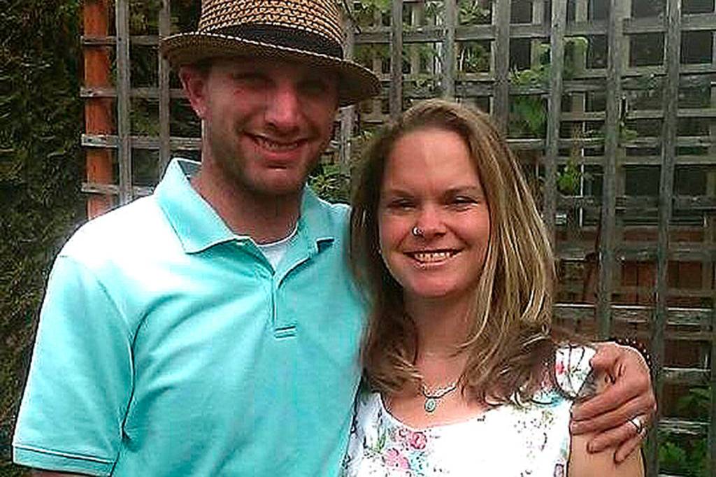 Snoqualmie officers set up fundraising page for family of pregnant mother killed in accident