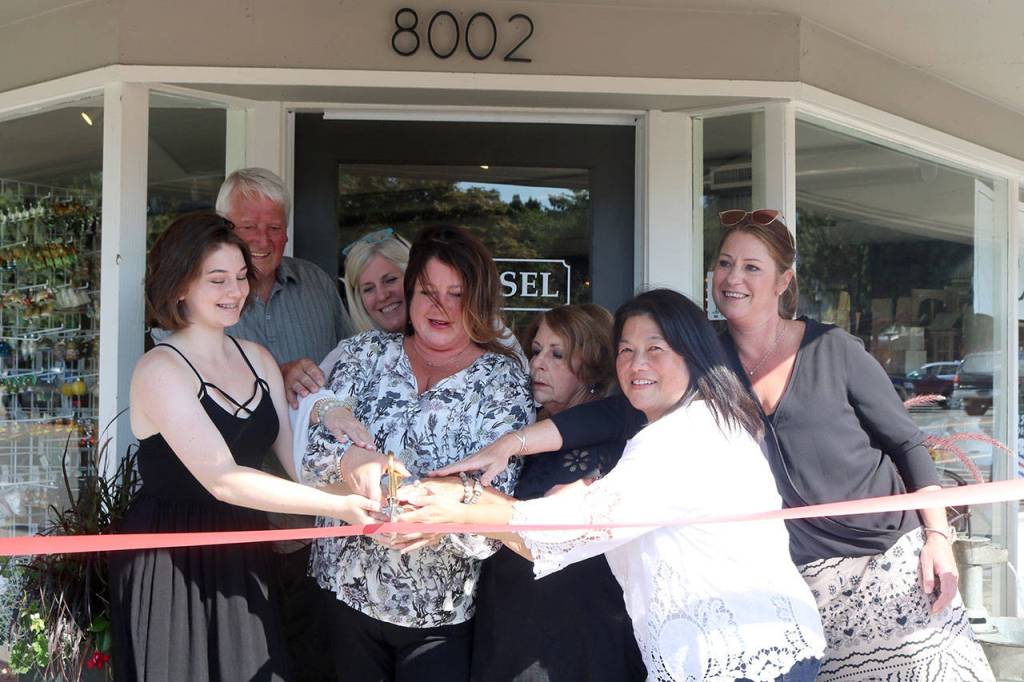 Gibson, along with her family and employees, cut the ribbon at the Carousel Gift Shop grand opening. Evan Pappas/staff photo