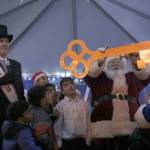 Snoqualmie Mayor Matt Larson presents Santa Claus with the key to the city. Evan Pappas/Staff Photo
