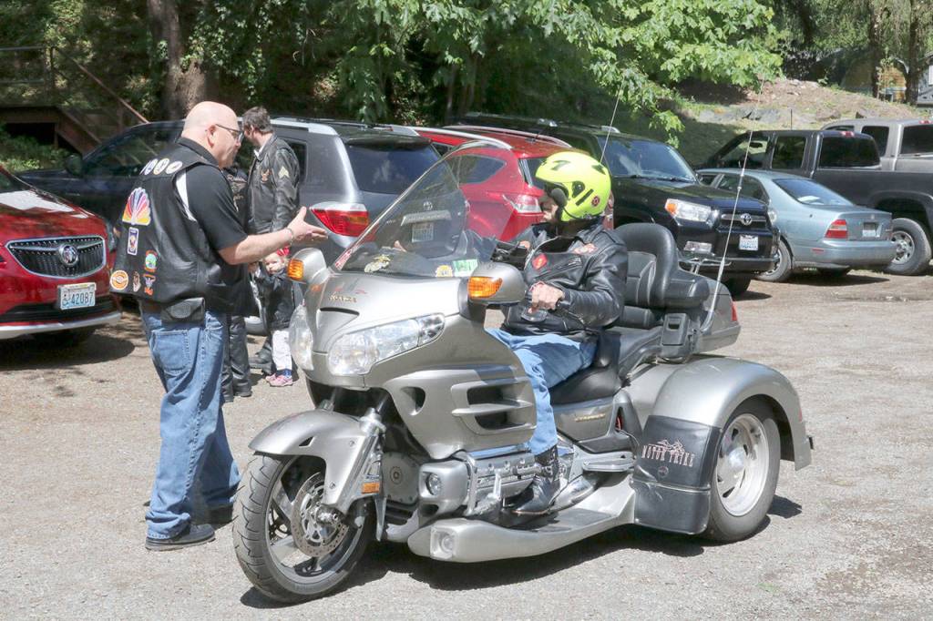 Pastor Roy Peacock greets Don Torguson at the Raging River Community Church. Evan Pappas/Staff Photo