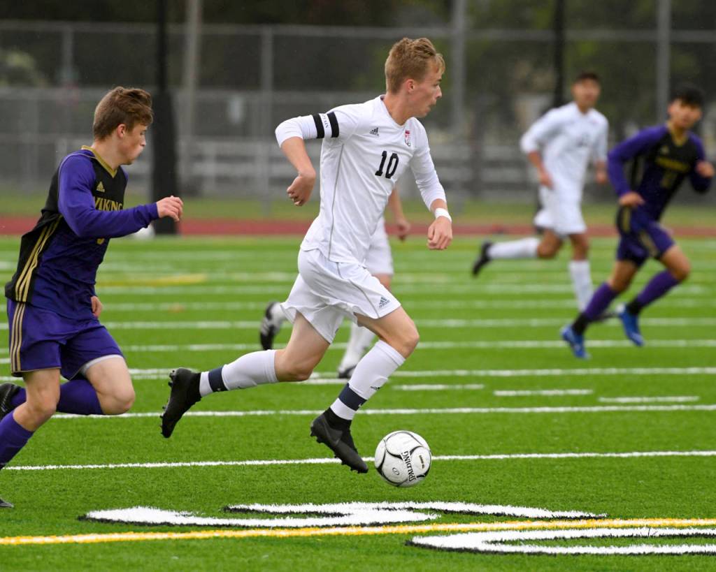 Mount Si Wildcats 2019 graduate Jared Davies carries the ball up the field in the 4A state championship game against the Puyallup Vikings. Davies will continue his soccer career at Pacific Lutheran University in Parkland. Photo courtesy of Calder Productions