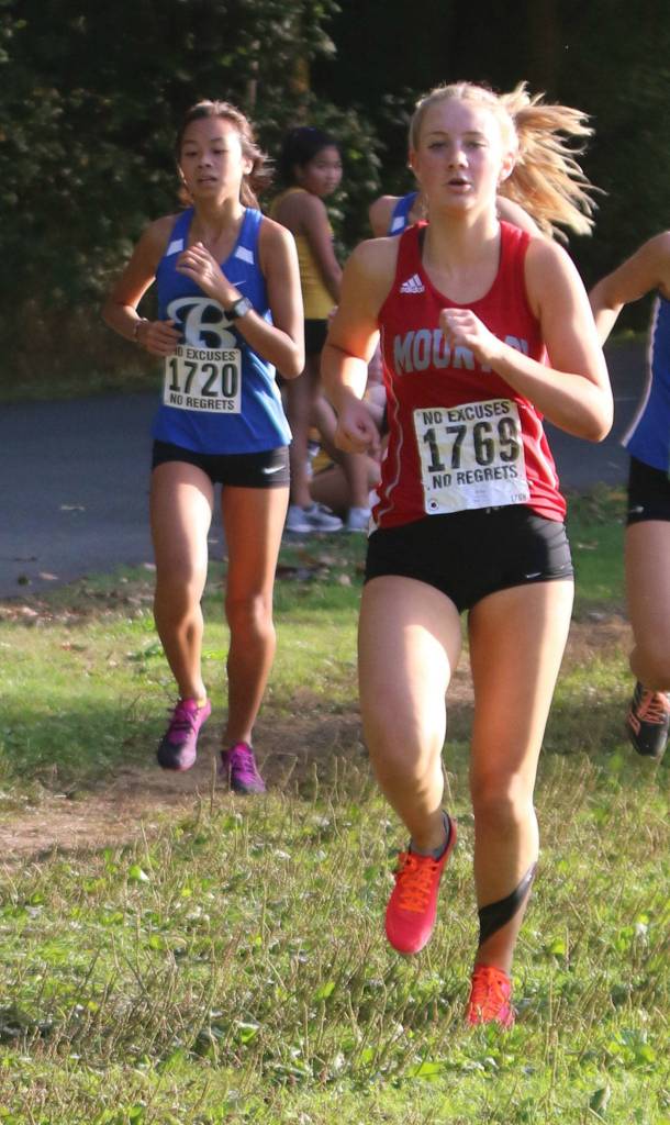 Mount Si junior Lily Colvin, right, competes at the KingCo Jamboree as Bothells Kasey Ly follows. Andy Nystrom/ staff photo