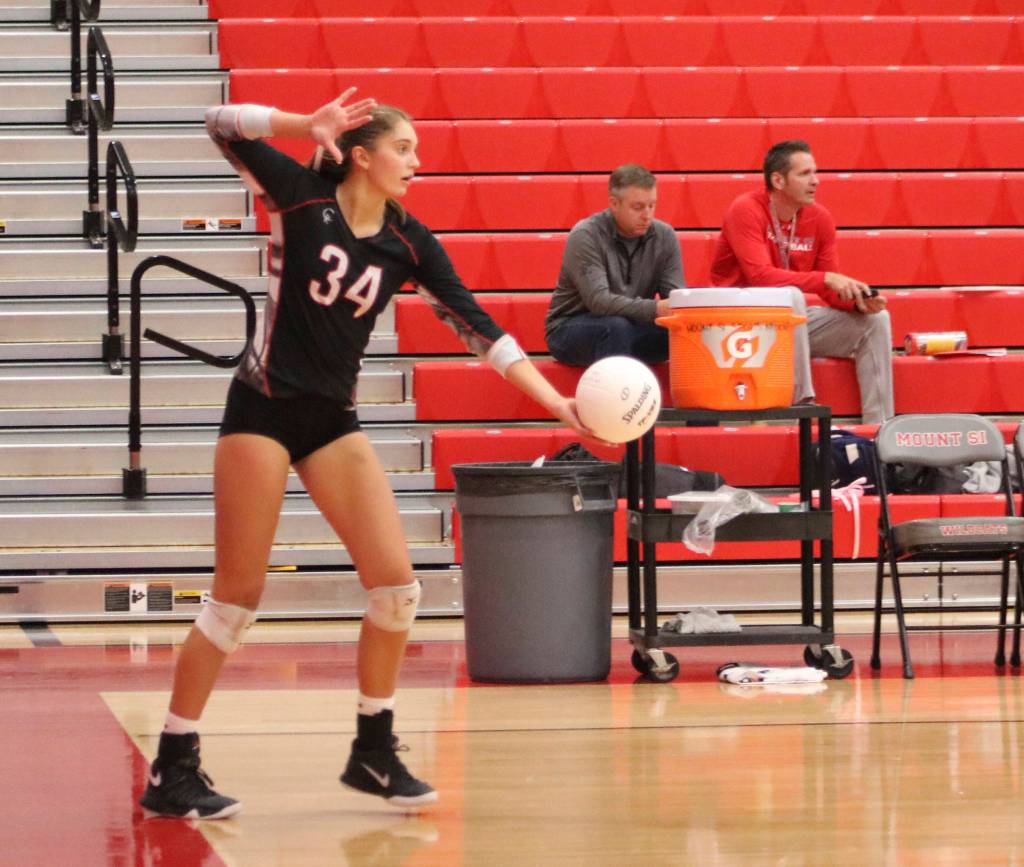 Mount Si outside hitter Bailey Showalter prepares to serve during the Wildcats 3-2 loss to Issaquah on Oct. 16. Showalter had a game-high seven aces in the loss. Benjamin Olson/staff photo