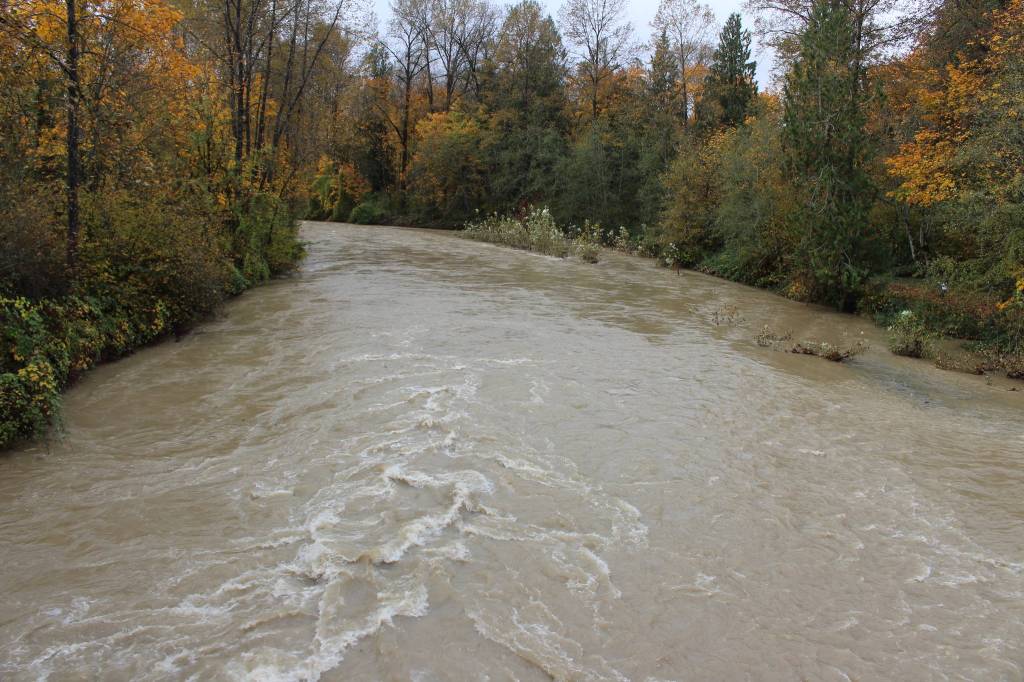 Flooding along Snoqualmie River closes several roads
