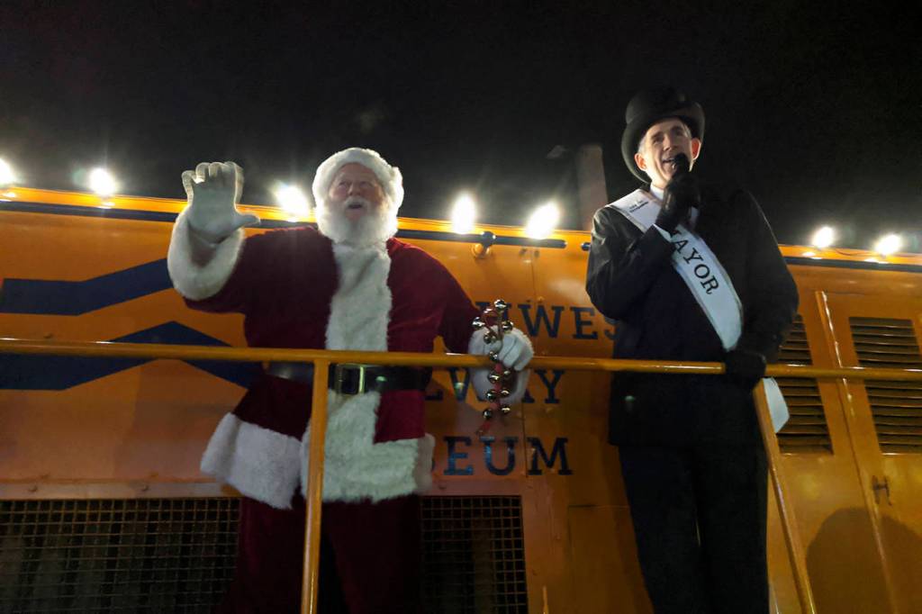 Santa waves to the crowd as Snoqualmie Mayor Matt Larson leads the crowd in an acapella version of Santa Claus is Coming to Town during the annual Winter Lights on Dec. 7. Corey Morris/staff photo