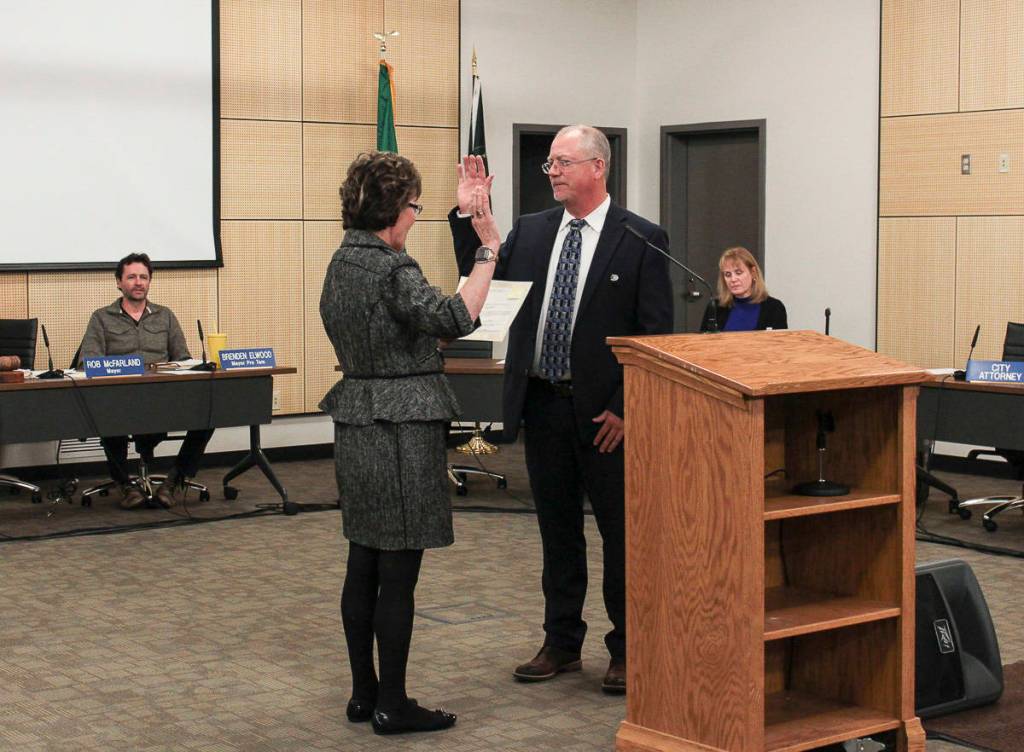 King County Councilmember Kathy Lambert swears in new North Bend Mayor Rob McFarland at the Jan. 7, 2020 North Bend city council meeting. Natalie DeFord/staff photo
