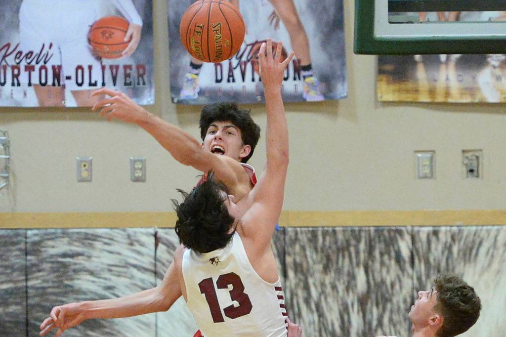 Mount Si boys basketball rolls past Eastlake