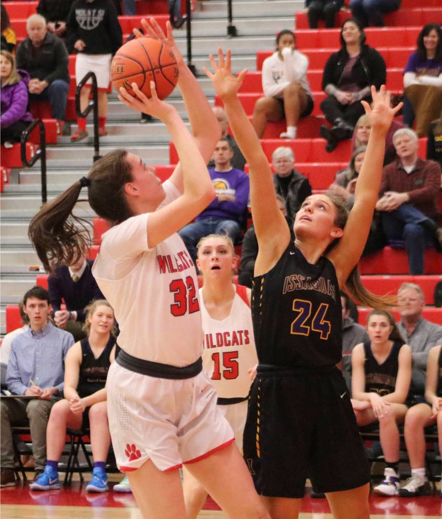 Issaquah forward Sela Heide (left) scored 27 points in the Wildcats 70-53 loss to Issaquah on Feb. 1. Benjamin Olson/staff photo