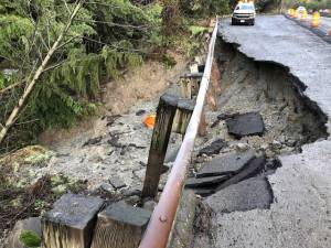 Erosion on the shoulder of Westbound SR-18 / Courtesy of WSDOT