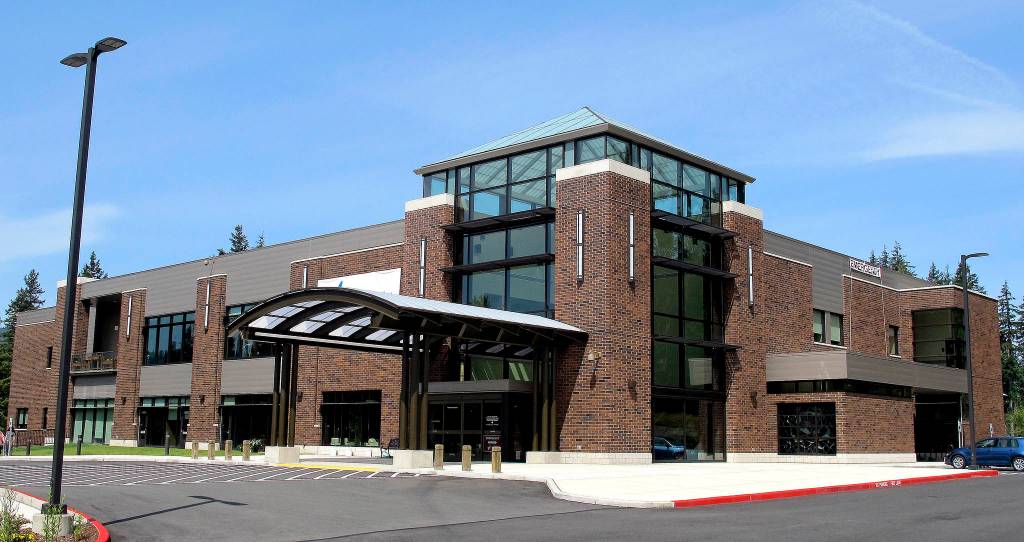 The new Snoqualmie Valley Hospital, which opened last May, is seeking a new
hospital administrator. Hospital commissioners voted March 3 to buy out Rodger
McCollum’s contract, with an effective last day of March 18.