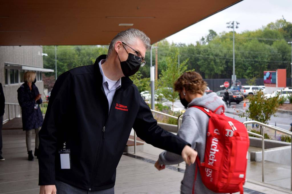 Snoqualmie Valley School District Superintendent Lance Gibbon (left) welcomes Mount Si High School students on their first day of school, Aug. 31. Photo Conor Wilson/Valley Record.