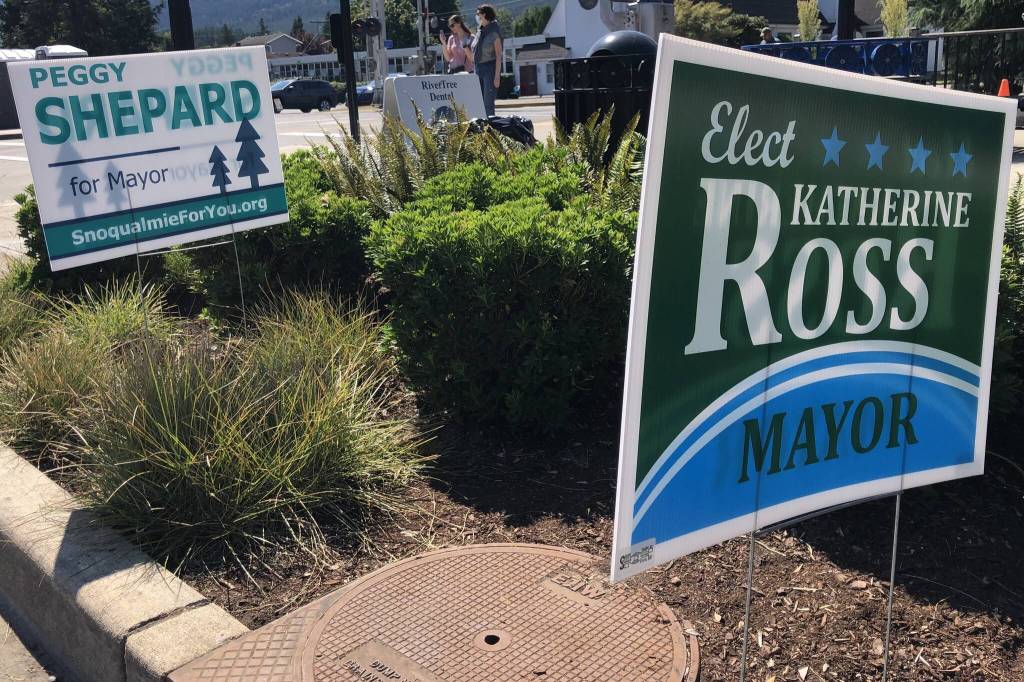 Campaign signs in downtown Snoqualmie for mayoral candidates Peggy Shepard and Katherine Moss. 	Photo by Andy Hobbs/Valley Record