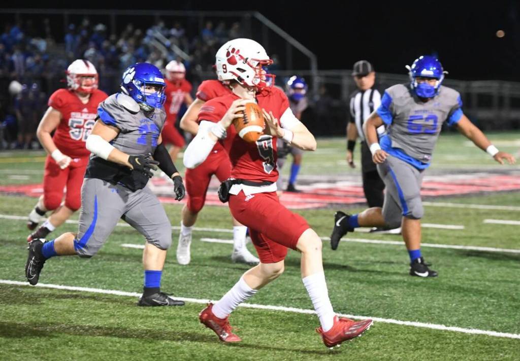 Photo courtesy of Calder Productions
The Mount Si High School varsity football team lost the Oct. 1 home conference game against Bothell High School by a score of 16-10. The game put the Wildcats at 3-2 for the season. The Wildcats will take on Issaquah High School on Oct. 8. Pictured: Mount Si quarterback Avery Walker looks to pass during the game vs. Bothell.