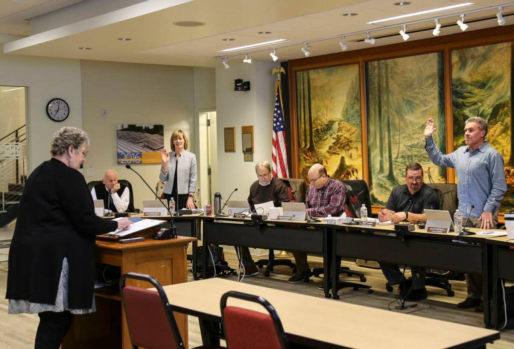 File photo. Snoqualmie City Clerk Jodi Warren swears in re-elected councilmembers Katherine Ross and Sean Sundwall in 2020 city council meeting.