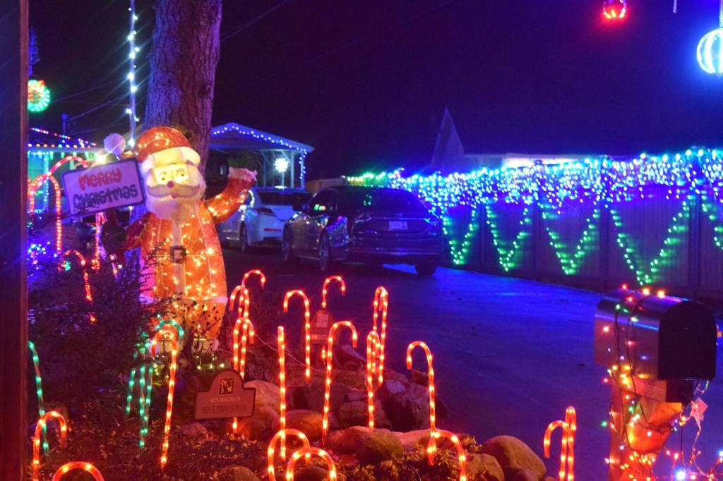 Photo Conor Wilson/Valley Record
The Gambill Home. Light up North Bend Lighting Contest Griswold Division Winner.