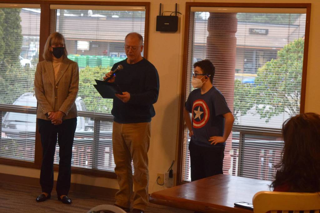 Photo Conor Wilson/Valley Record
MSHS Senior Zachary Miller (right) receives a Student of the Quarter award from Snoqualmie Mayor Katherine Ross (L) and North Bend Mayor Rob McFarland, at the Snoqualmie Valley Rotary Club meeting on Feb. 10.