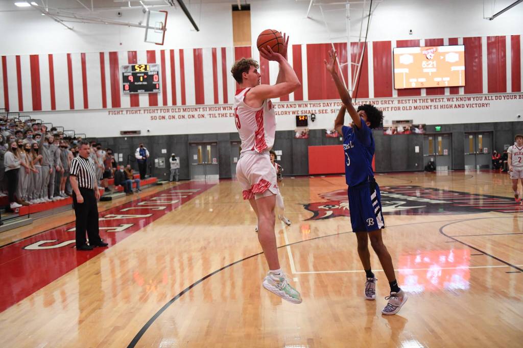 Photo courtesy of Calder Productions. MSHS Senior Quin Patterson shoots over a Bothell defender in the Wildcats 104-55 victory on Feb. 12. With the win, the top seeded Wildcats will face rival and number four ranked Skyline in the KingCo/WesCo District semi-final on Feb. 15.