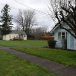 Site of a potential three-story mixed use building along Maple Avenue in Snoqualmie. Photo by Conor Wilson/Valley Record