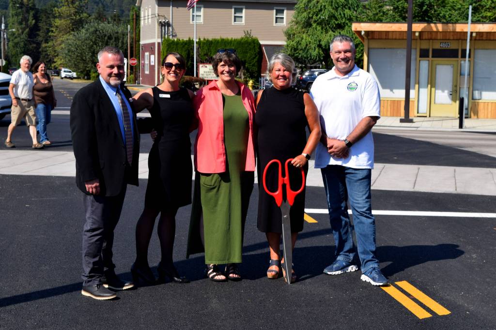 Members of the Carnation City Council and 5th District Rep. Lisa Callan pose for a photo to celebrate end of construction along Tolt Ave. From left: Jim Ribail, Adair Hawkins, Callan, Kim Lisk and Tim Harris. Photo by Conor Wilson/Valley Record