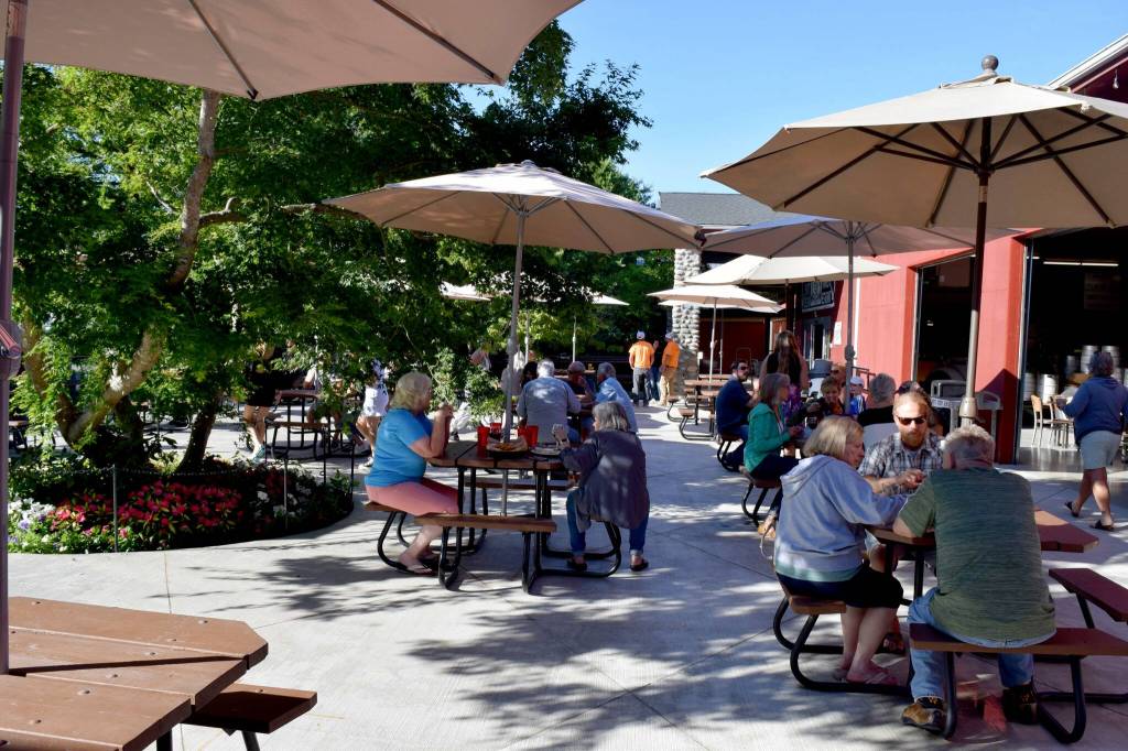 Guests sit outside at Remlinger Farms. Photo Conor Wilson/Valley Record.