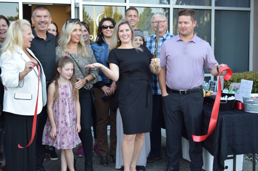 Dr. Stephenie Tornberg celebrates the opening of ROW Health in Snoqualmie with the SnoValley Chamber on Oct. 13. Photo by Conor Wilson/Valley Record.