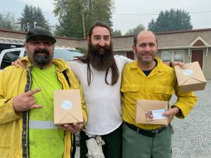 Three firefighters from Methow Valley supporting wildfire fighting efforts outside Snoqualmie receive lunch from Snoqualmie Casino employees. Photo courtesy of Tarah Smigun.