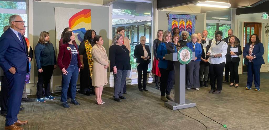 Rev. Amy Johnson expresses support for all people seeking reproductive health care along with faith leaders, health care providers and elected officials gather in Federal Way on Oct. 28. Olivia Sullivan/the Mirror