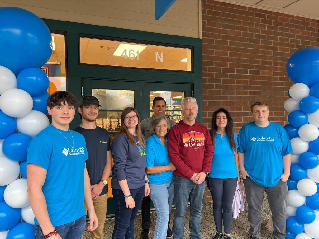 Photo courtesy of the SnoValley Chamber.
Staff of the Columbia Outlet Mall at their grand opening.
