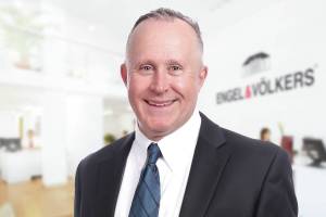 Jonathan Pearlstein is the owner and designated real estate broker of Engel & Völkers Snoqualmie Valley. If youre considering buying or selling a home, start the conversation at 425-444-7899 or jonathan.pearlstein@engelvoelkers.com.