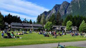 Conor Wilson / Valley Record file photo
Residents enjoy the sunshine in Si View Park during the North Bend Farmers Market on June 23, 2022.