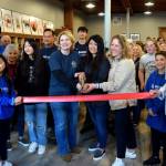 Heather Dean, Julie Chung and Cheri Buell (center) celebrate the opening of Snoqualmie Trading Company with SnoValley Chamber of Commerce Executive Director Kelly Coughlin (left) and Snoqualmie Mayor Katherine Ross (right) in March 2022. File photo Conor Wilson/Valley Record.