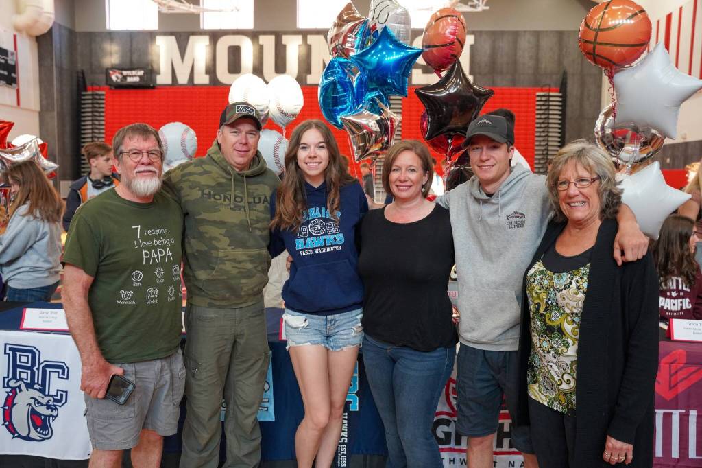 Meredith Moszeter will play volleyball at Columbia Basin College.